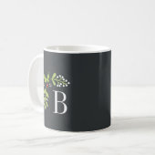 Klassieke Kerst Holly & Mistletoe Monogram Koffiemok (Voorkant links)