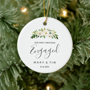 Klassieke kerstcadeautjes met kerst keramisch ornament