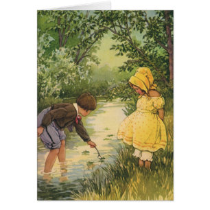 Klassieke kinderen, jongen en meisje spelen bij ee