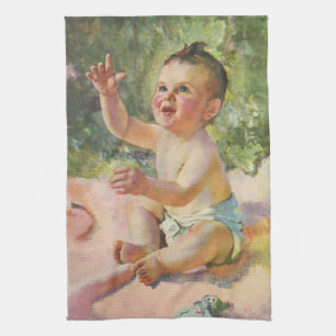 Klassieke kinderen, schattig babymeisje op een roz theedoek