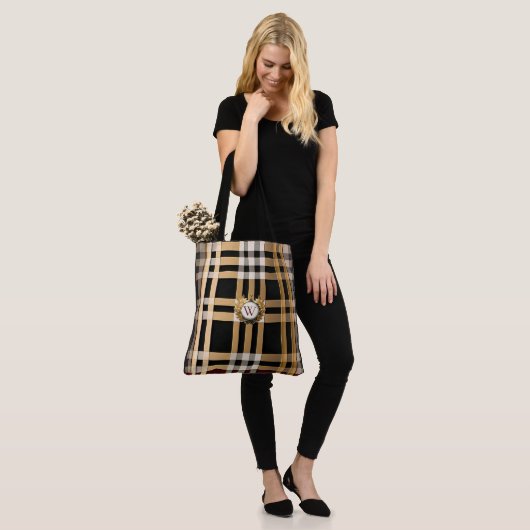 Klassieke monogram stijlvolle plaat, grijs, zwart draagtas (Op model)