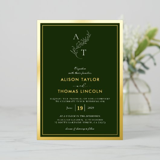 Klassieke Monogram Trouwen Goud Diep Bos Groen Folie Uitnodiging (Staand Voorkant)