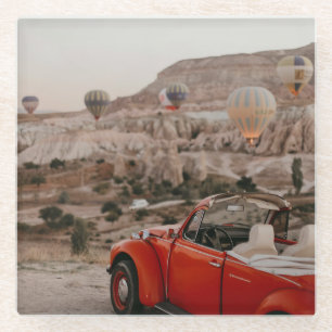 Klassieke rode auto die warme luchtballonnen kijk glazen onderzetter