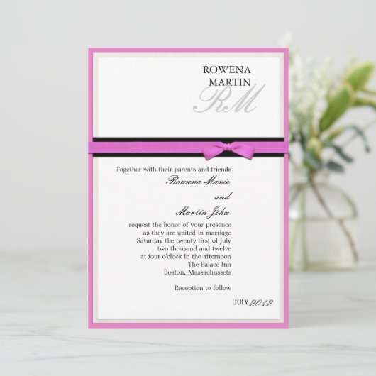 Klassieke uitnodiging voor roze en zwarte monogram (Staand voorkant)