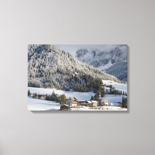 Klein alpendorp in het sneeuwcanvas canvas afdruk (Voorkant)