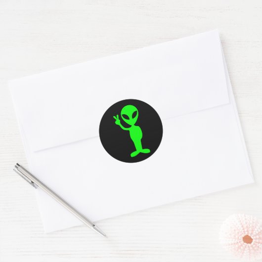 Klein groen Man op zwart Ronde Sticker (Envelop)