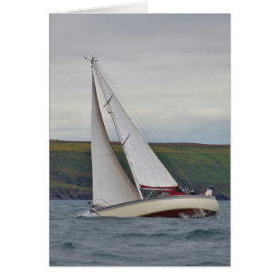 Klein jacht op zeilen, hard