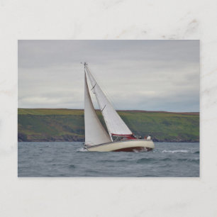 Klein jacht op zeilen, hard briefkaart