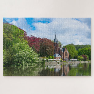Klein kasteel bij het meer in Brugge, België Legpuzzel