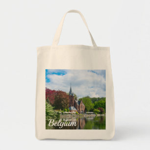 Klein kasteel bij het meer in Brugge, België Tote Bag