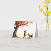 Klein meisje dat haar grote hond uitlaat kaart (Gele Bloem)