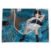 Klein meisje in een blauwe stoel, Cassatt Groot Cadeauzakje (Voorkant)