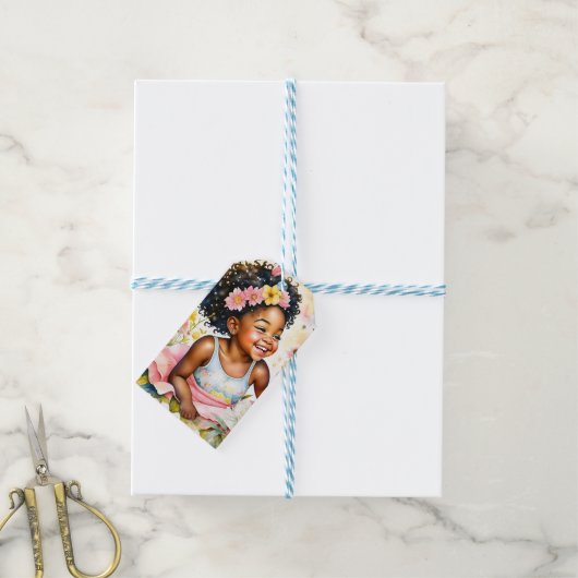 Klein Meisje in Roze Bloemen Gepersonaliseerde Ver Cadeaulabel (Met Touw)