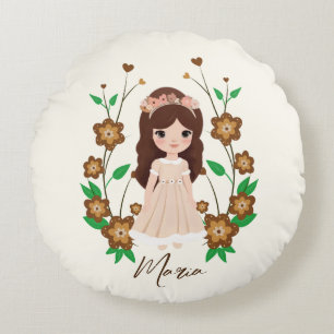 Klein meisje met bloemen rond kussen