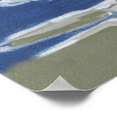 Klein meisje met pet op het strand met golven poster (Hoek)