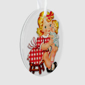 Klein meisje met pop ornament (voorkant)