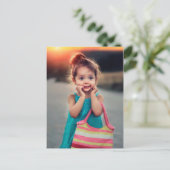 Klein meisje met striptas briefkaart (Staand voorkant)