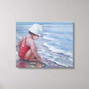 Klein meisje met wit pet op het strand canvas afdruk