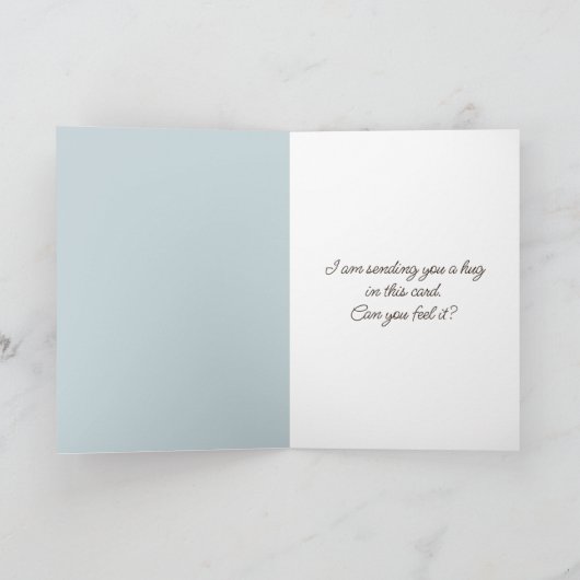 Klein Sproeten Meisje Hugging Een Teddy Beer Kaart (Binnen)