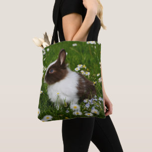 Kleine bruine en witte Bunny in bloemen Draagtas