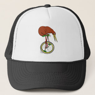 Kleine bruine kiwi op een rode eenwieler trucker pet