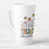 Kleine geesten helpen groeien - een bloemeneerbeto latte mok (Linkerhoek)