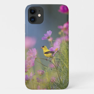 Kleine gele vogel in de bloemen iPhone 11 hoesje