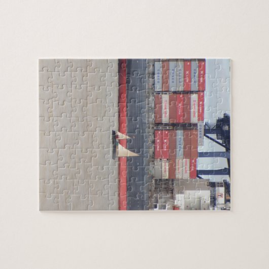 Kleine jacht en grote containerschepen legpuzzel (Horizontaal)