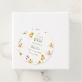 Kleine meid is op weg naar boerderij baby shower bedankjes labels (In situ)