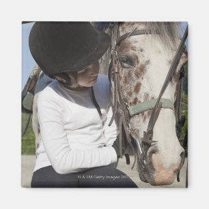 Kleine meid met haar paard magneet