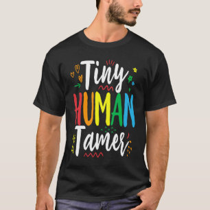 Kleine Menselijke Beveiliging Kinderdagverblijf Op T-shirt