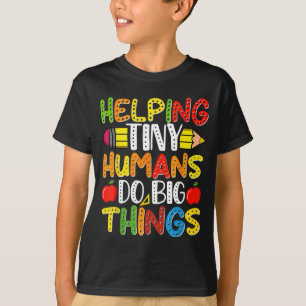 Kleine mensjes helpen om grote dingen te doen scha t-shirt