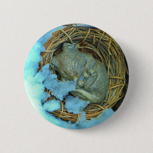 Kleine muis in de sneeuw ronde button 5,7 cm