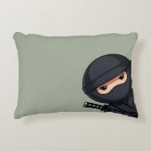 Kleine Ninja Krijger op Sage Groene Sierkussen Accent Kussen (Voorkant)
