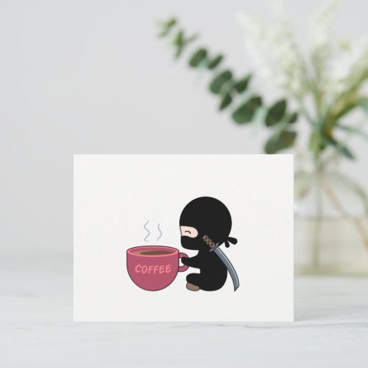 Kleine Ninja met grote koffie-Mok Briefkaart (Staand voorkant)