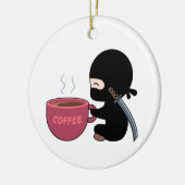 Kleine Ninja met grote koffie-Mok Keramisch Ornament (Links)
