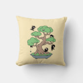 Kleine Ninjas in Bonsai-boom op Geel Kussen (Voorkant)