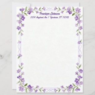 Kleine paarse bloemen op een lijstje briefpapier