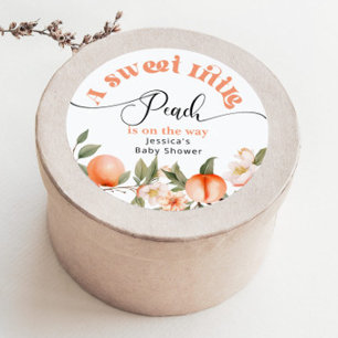Kleine perzik is onderweg naar baby shower ronde sticker