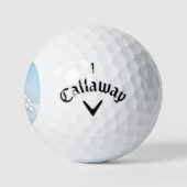 Kleine pinguïn die zit met sneeuwballen golfballen (Logo)