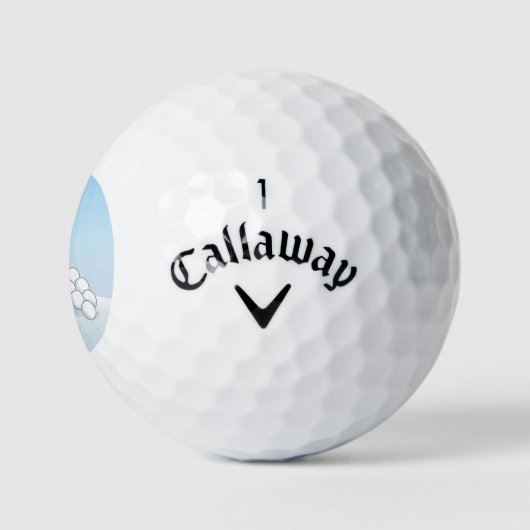 Kleine pinguïn die zit met sneeuwballen golfballen (Logo)