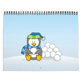 Kleine pinguïn die zit met sneeuwballen kalender (Hoes)