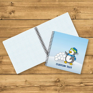 Kleine pinguïn met sneeuwballen zwaaiend notitieboek