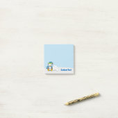 Kleine Pinguïn Zittend Met Sneeuwballen Post-it® Notes (Op bureau)