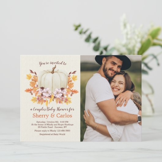 Kleine Pompoen Op Weg Koppel Baby Shower Foto Kaart (Staand voorkant)