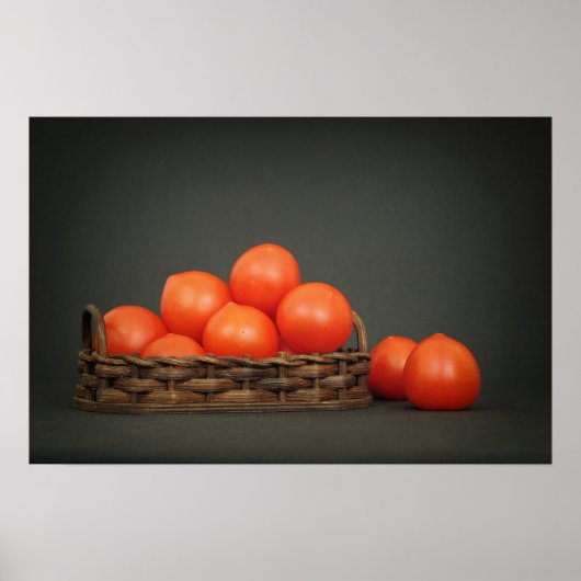 Kleine rode tomaten in een mand op een donkere taf poster (Voorkant)