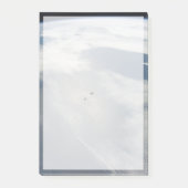 Kleine satellieten draaien boven een deel van de a post-it® notes (Voorkant)