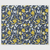 Kleine schooldingen verspreid over cadeaupapier (Vlak)