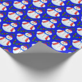 Kleine Sneeuwman Holly Berries Kerstmis Cadeaupapier (Hoek)