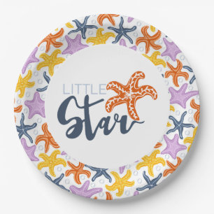 Kleine ster met kleurrijke starfishes op wit papieren bordje